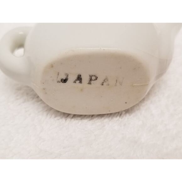 Mini tea pots one is painted both made in Japan two inches tall lot 113 - Picture 5 of 6